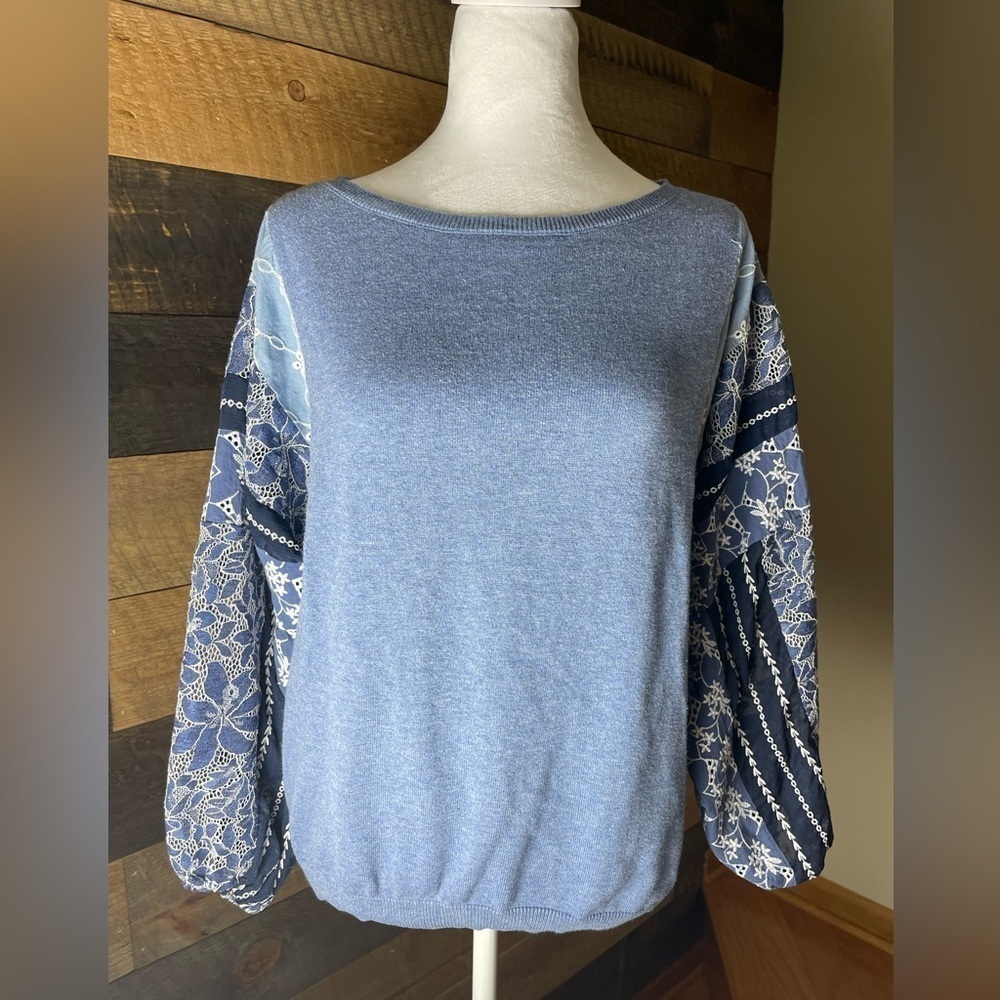 Chico’s Embroidered Eyelet Sleeve Sweater Size Medium